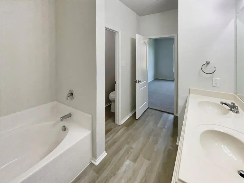 Building Photo - 4100 Dragonfly Ct