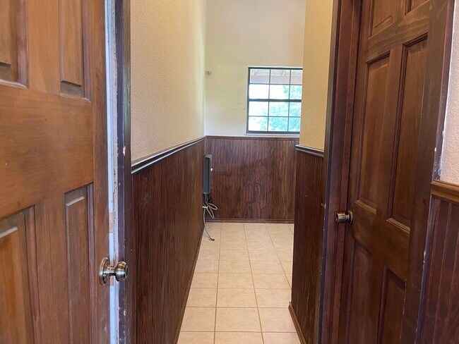 Building Photo - 15500 University Dr