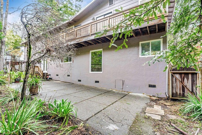 Building Photo - 153 Willow Ave
