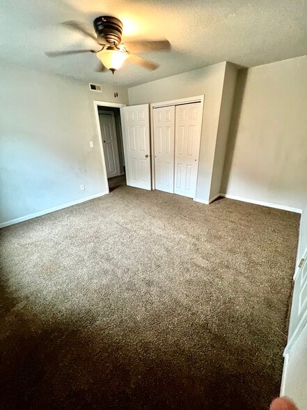 Building Photo - 706 W Prairie Ave