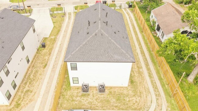 Building Photo - 5204 Gold St