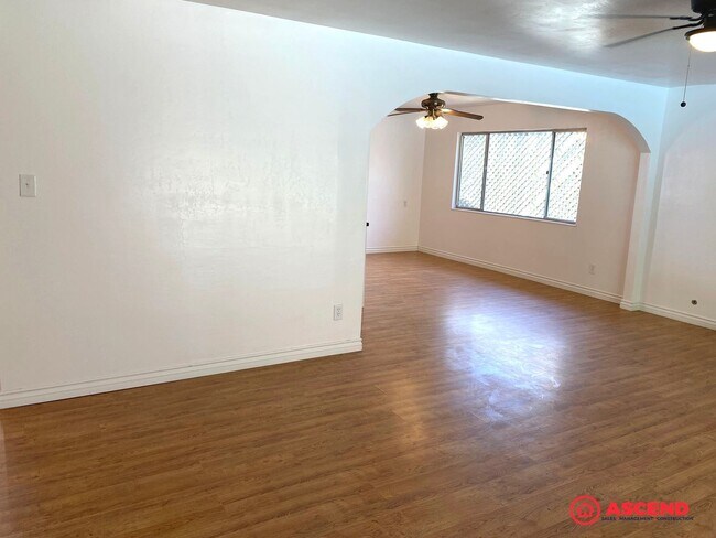 Building Photo - Immaculate Home Near China Grade Loop!
