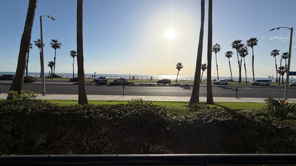 Building Photo - 1200 Pacific Coast Hwy