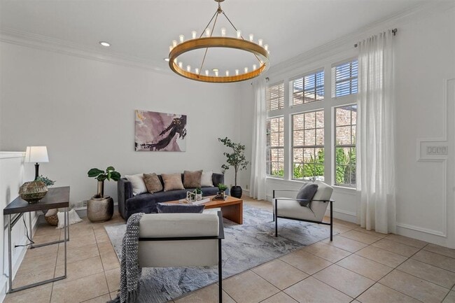 Building Photo - 506 W 33rd St