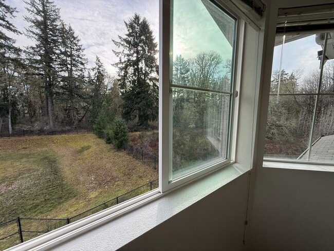 Building Photo - Three Bedroom Townhome in DuPont