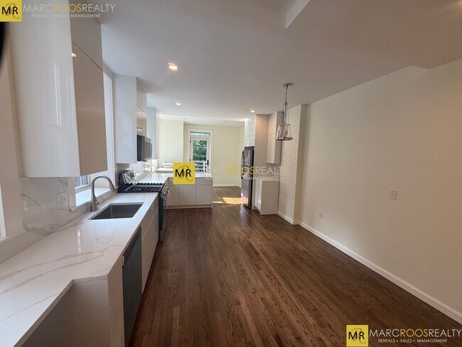 Building Photo - 1755 Beacon St