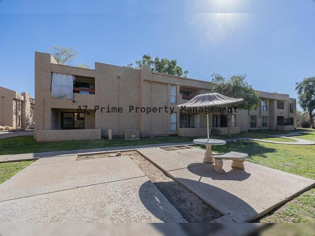 Building Photo - 3131 W Cochise Dr