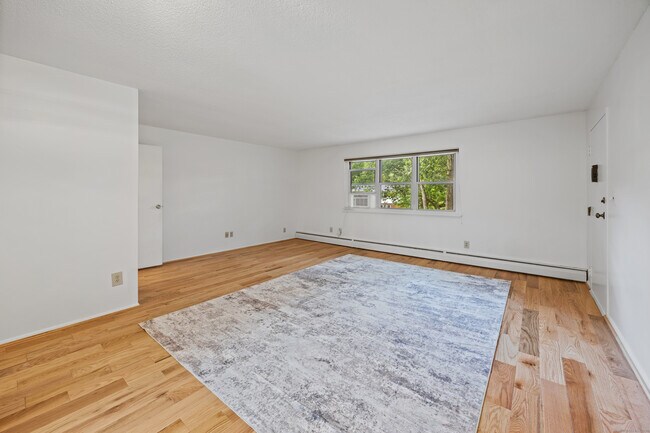 Building Photo - 486 Oak Ave