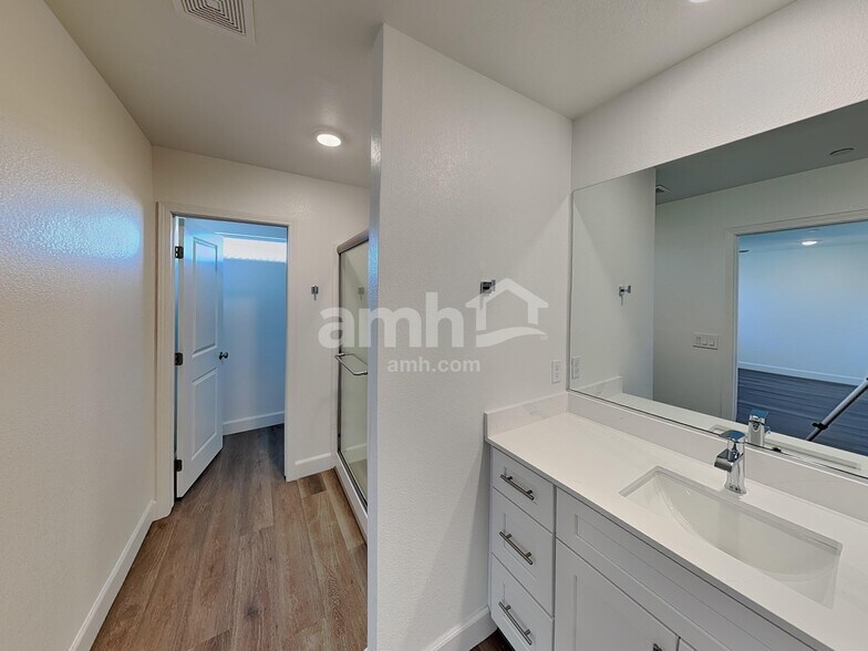 Building Photo - 150 Nico Azalea Ln