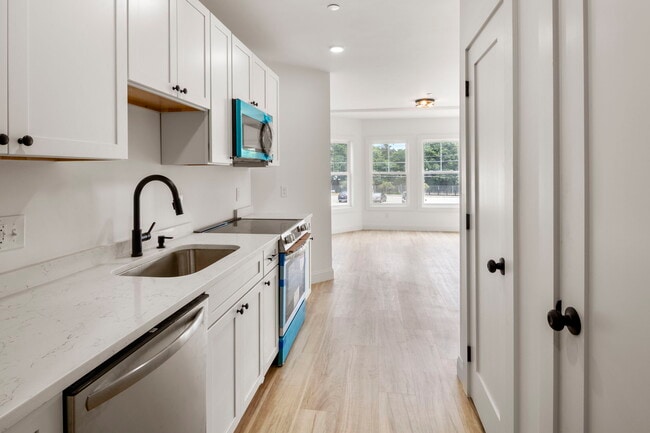 Building Photo - 8 Enon St