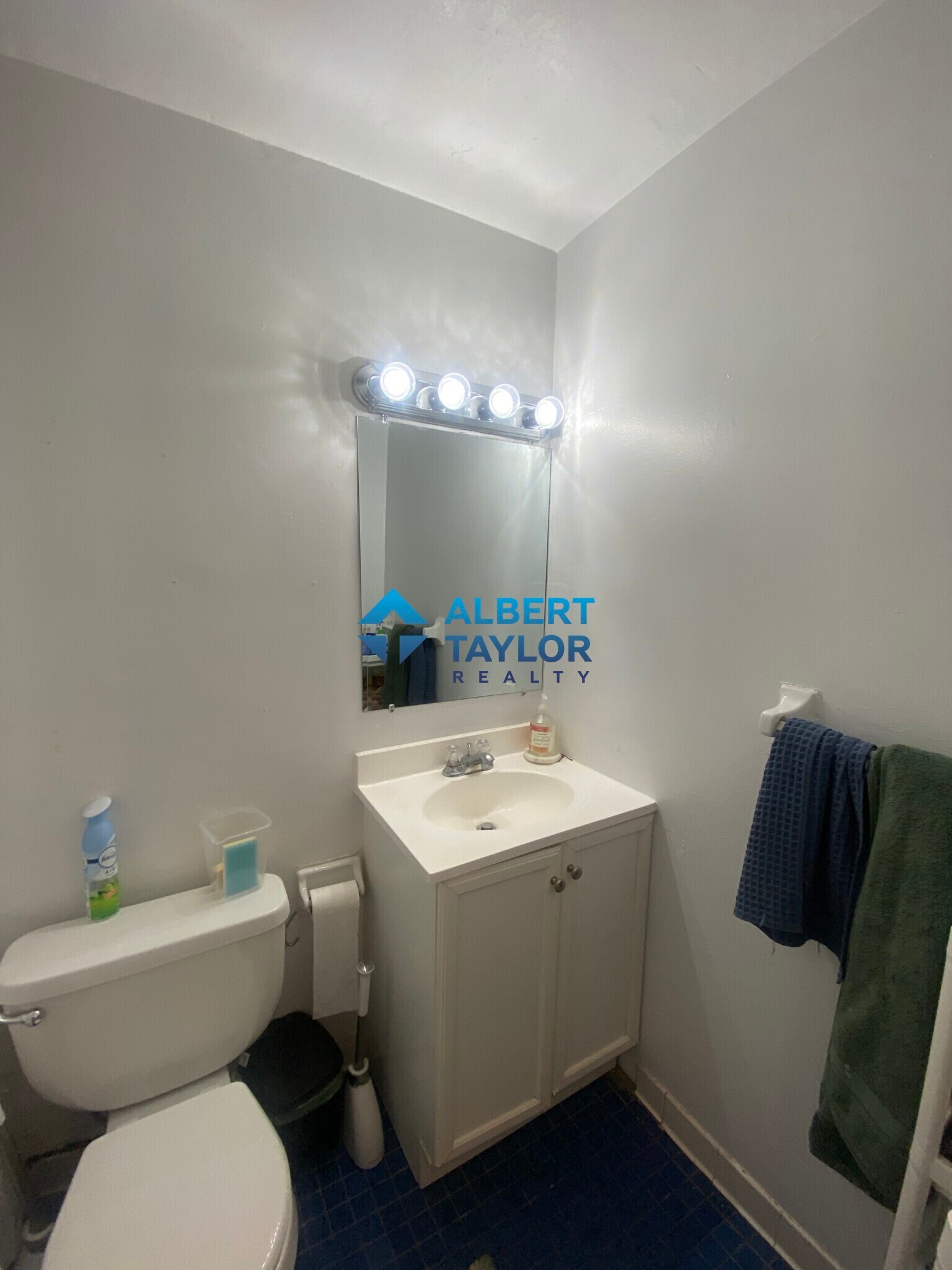 Building Photo - 24 Isabella St