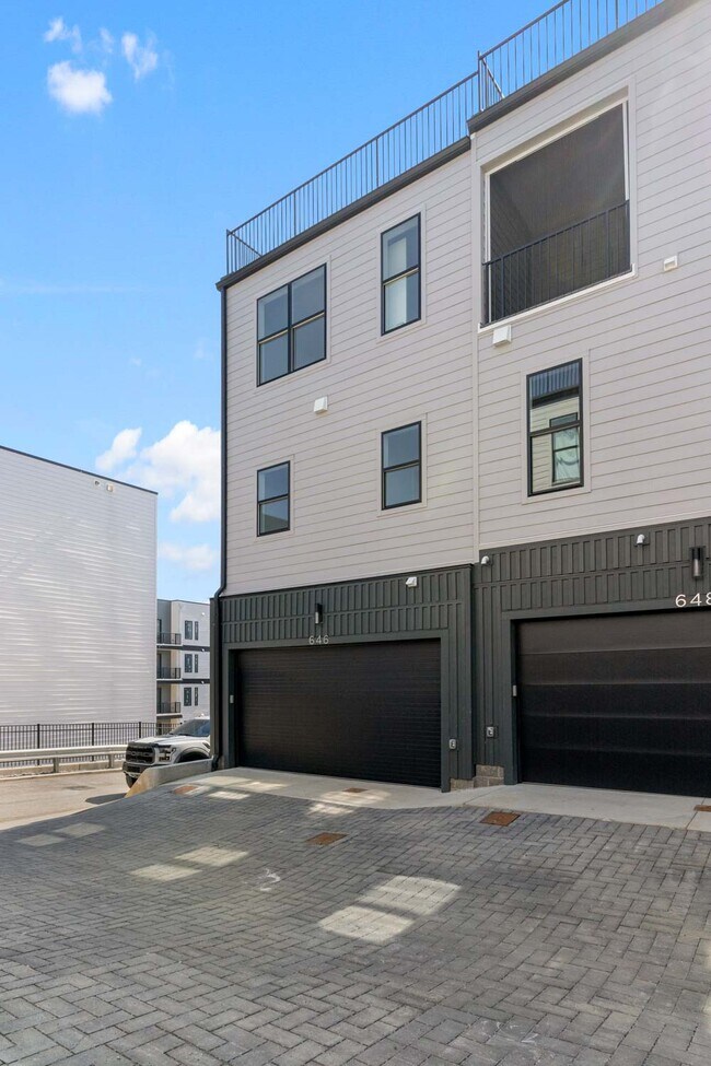 Building Photo - 646 Hamilton Ave