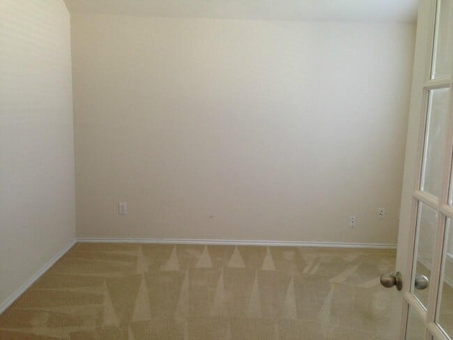 Building Photo - 1200 Rainbow Cove