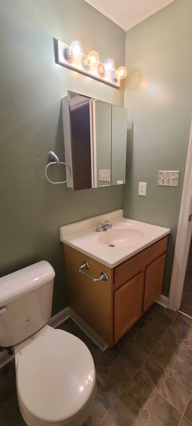 Building Photo - 549 N Belmont Ave