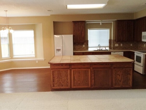 Building Photo - 1360 Calvert Dr