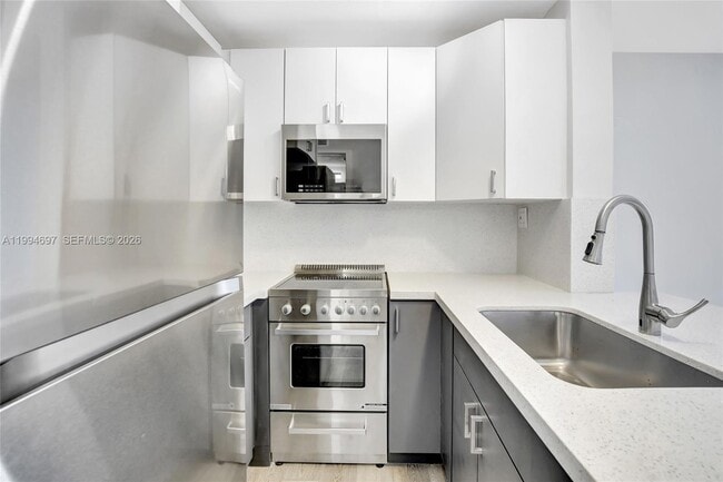 Building Photo - 7241 Miami Lakes Dr