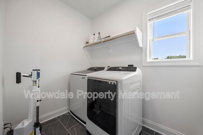 Building Photo - 2020 Moonraker Dr