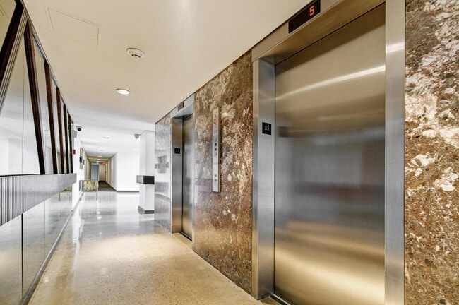 Building Photo - 1000 Urlin Ave