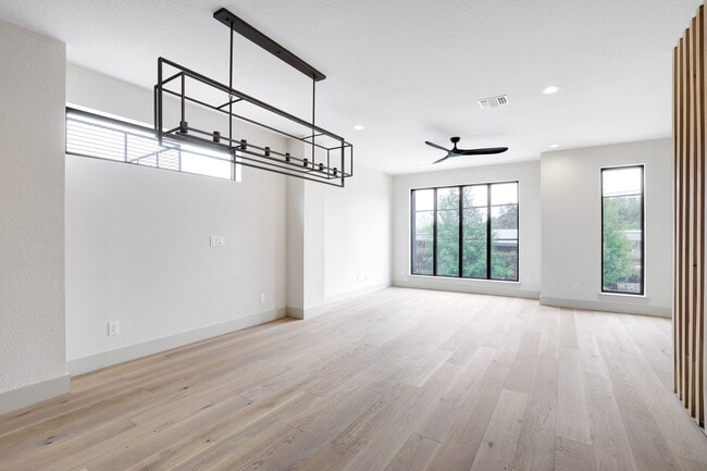 Building Photo - 218 Pinckney St