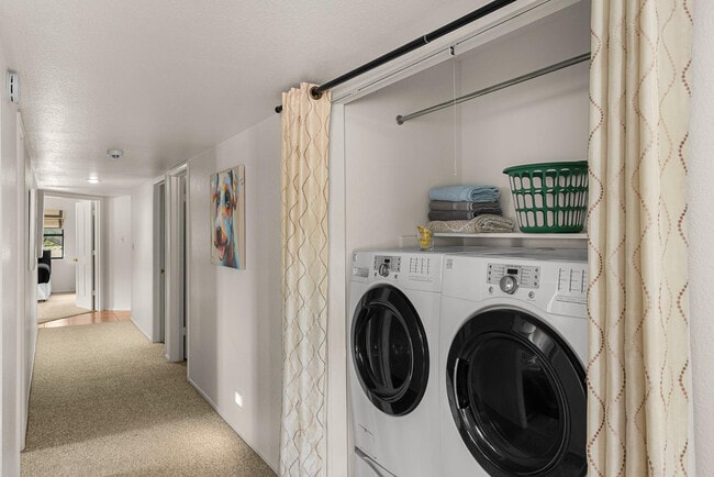 Building Photo - 5901 E Cactus Wren Rd