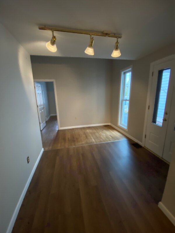 Building Photo - 305 E Main St