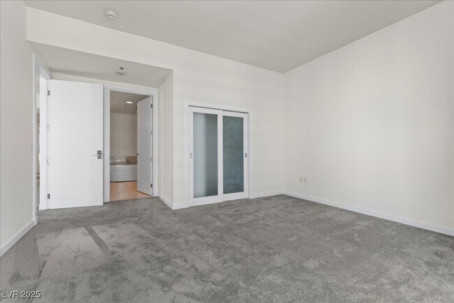 Building Photo - 4525 Dean Martin Dr