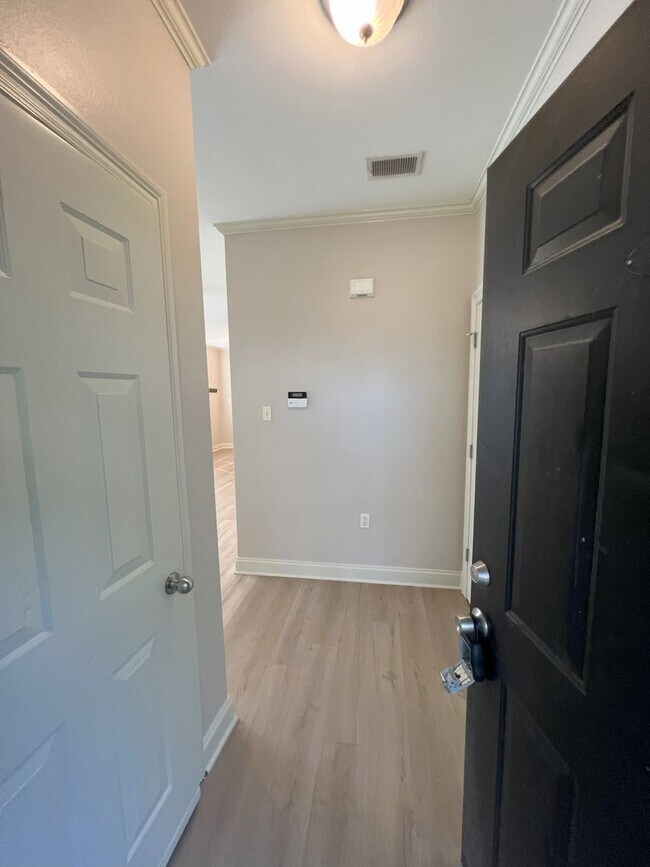 Building Photo - mjj7300