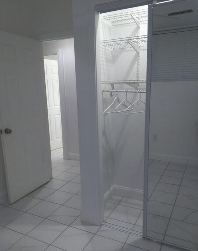 Building Photo - 10 Weston Ave