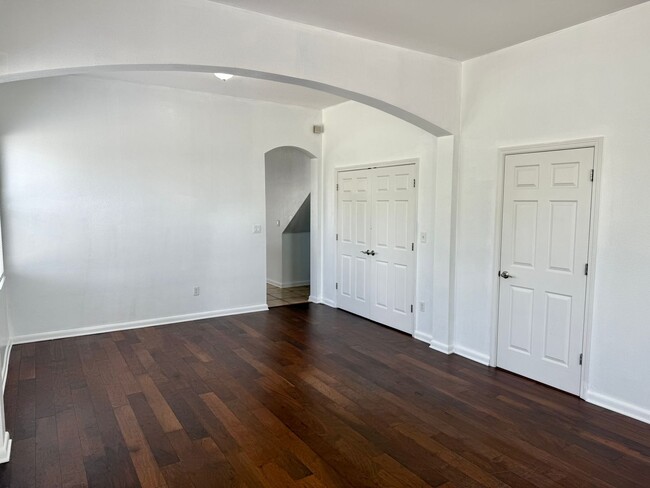 Building Photo - 1808 E Columbus Dr