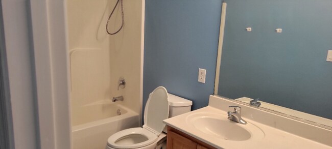 Building Photo - 208 Princess Anne Cir