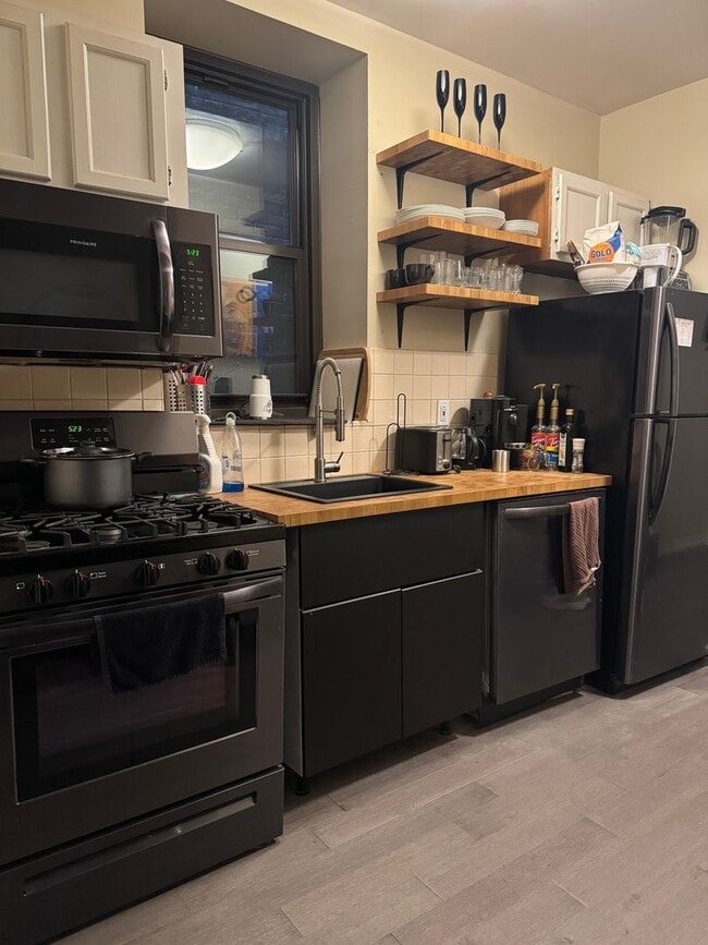 Building Photo - 80 St Nicholas Ave