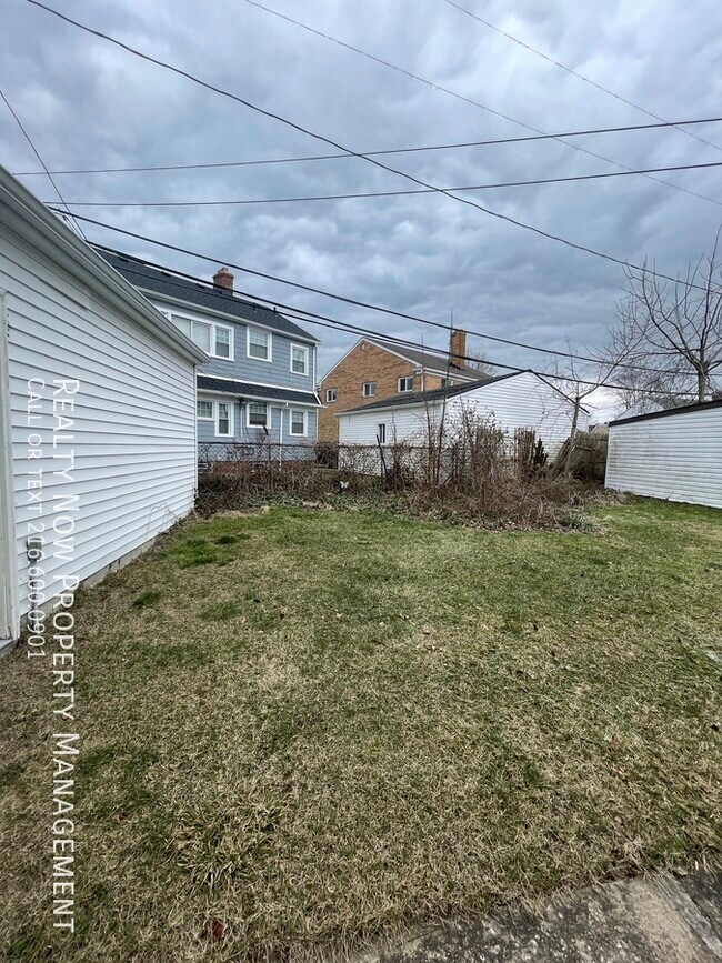Building Photo - 3313 Sutton Rd
