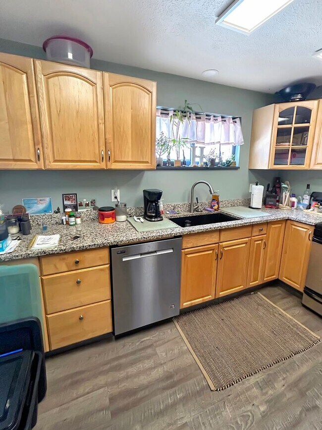 Building Photo - Charming 2-bedroom, 1-bath home in Oakdale, PA!