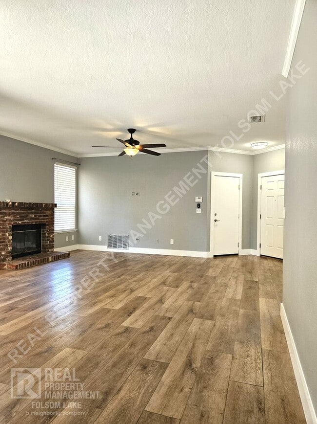 Building Photo - Well Maintained Folsom Home with RV Parkin...