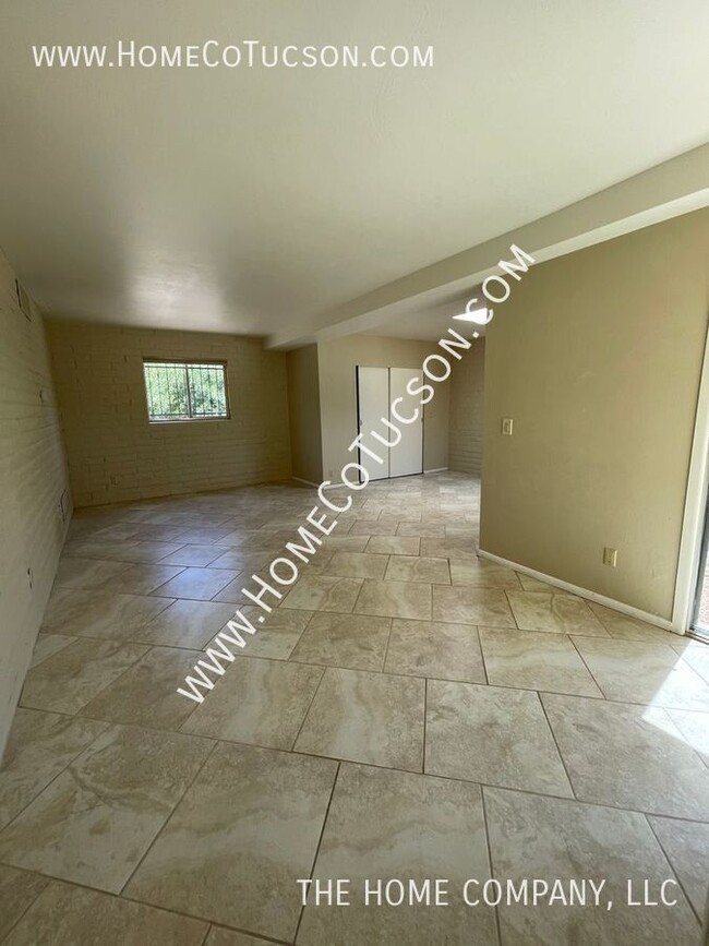 Building Photo - 525 W Orango Pl