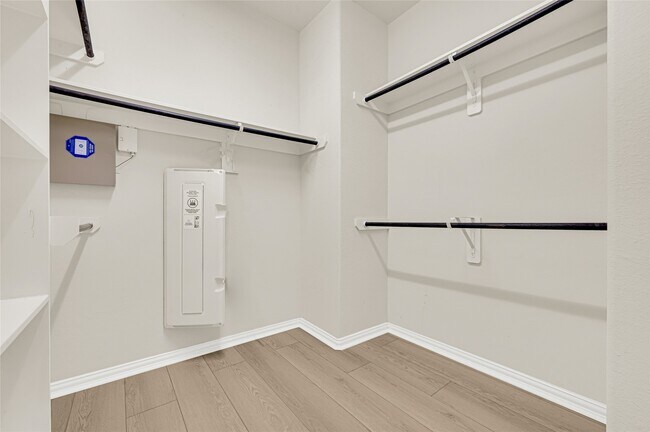 Building Photo - 2414 Willow Fall Ln