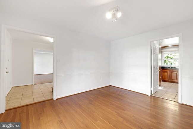 Building Photo - 8208 Gainsborough Ct W