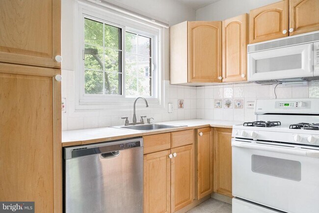 Building Photo - 1535 Mt Eagle Pl