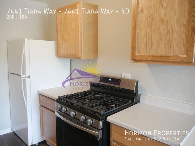 Building Photo - Remodeled 2 Bed 1 Bath 894sqft Second Floo...