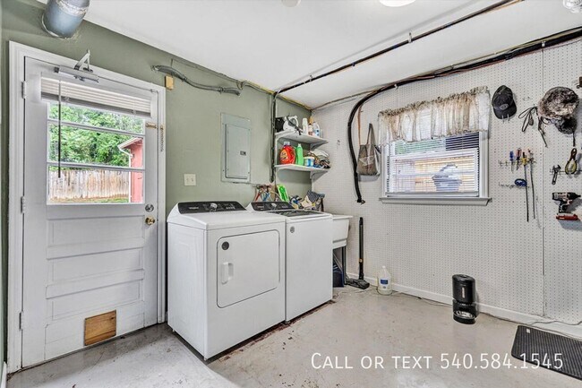 Building Photo - 3166 Galloway Dr