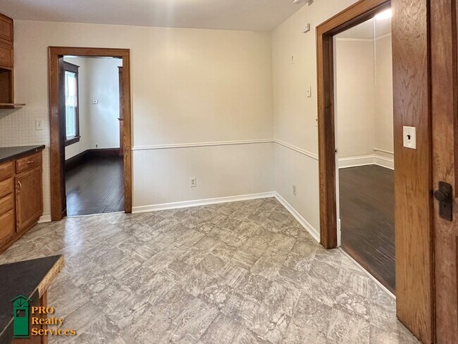Building Photo - 4 Bedroom Home Close to Theodore Wirth Park