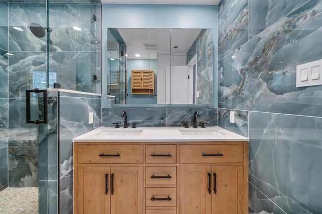 Building Photo - 2175 Park Rd