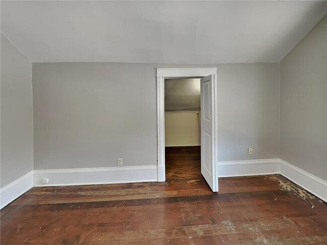 Building Photo - 4042 Clinton Ave