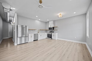 Building Photo - 1109 E Carson St