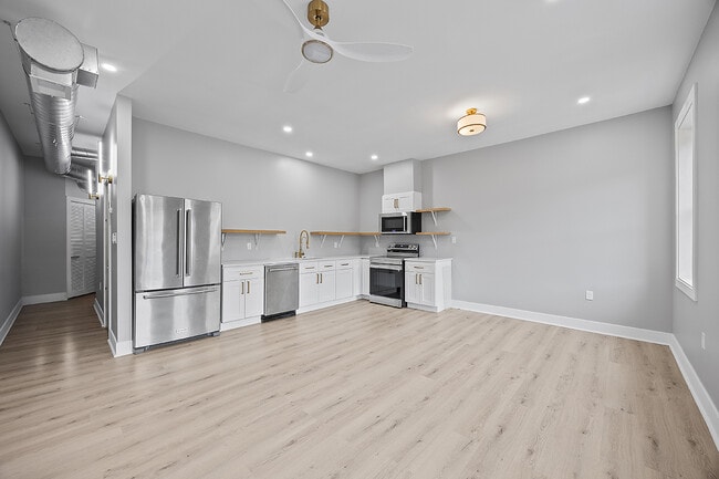 Building Photo - 1109 E Carson St