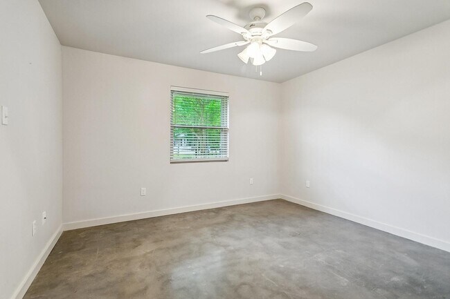 Building Photo - 426 Lafitte St