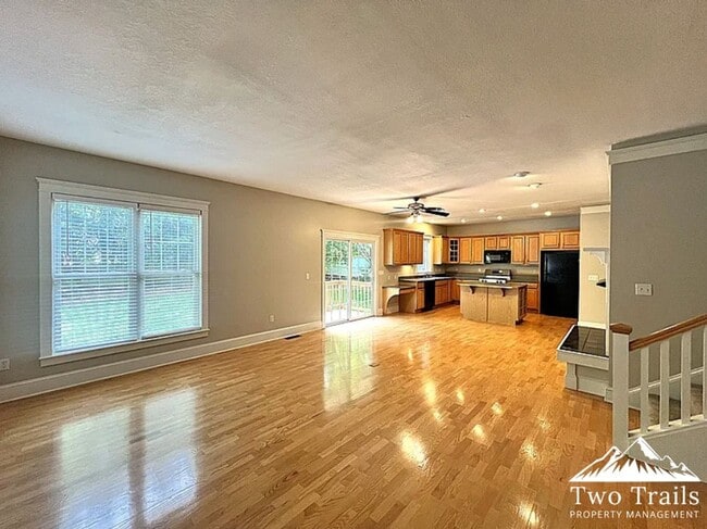 Building Photo - GORGEOUS 4 BED/2.5 BATH IN BILTMORE PARK