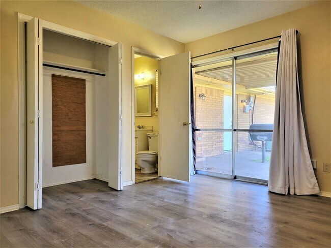 Building Photo - Welcome to the charming 3 bed/2 bath home ...