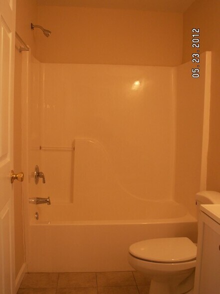 Building Photo - 7402 Courtyard Dr