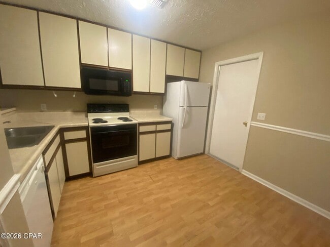 Building Photo - 136 Kristine Blvd